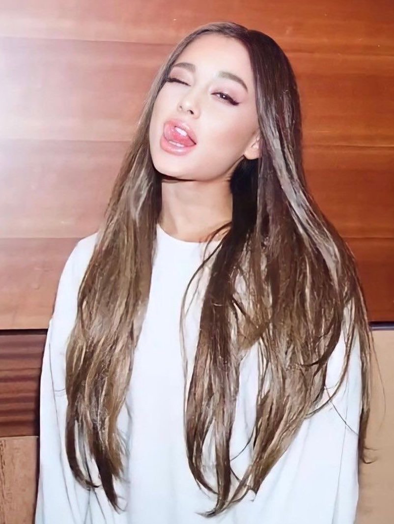 Ariana Grande waiting for your load π₯°π€ #1Yp0GVzS