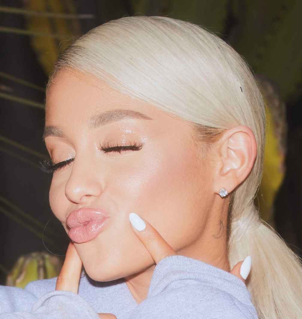 Ariana Grande waiting for your load π₯°π€ #3DdqKYRd