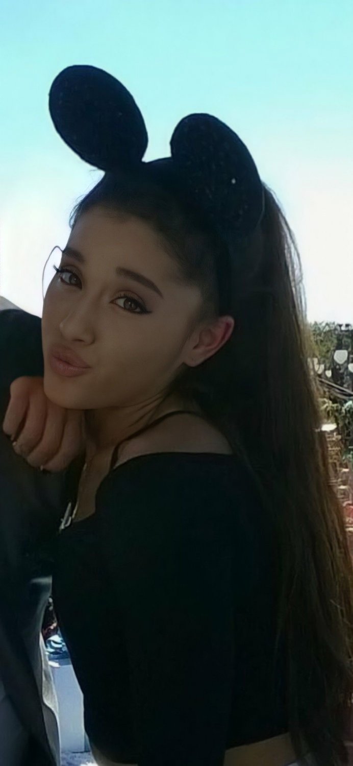 Ariana Grande waiting for your load π₯°π€ #ByaikCRI