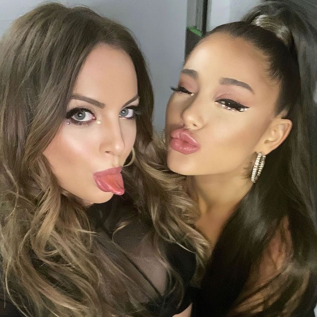 Ariana Grande waiting for your load π₯°π€ #Eeb2YchH