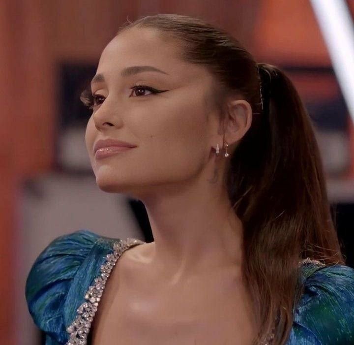 Ariana Grande waiting for your load π₯°π€ #I8T7jk2J