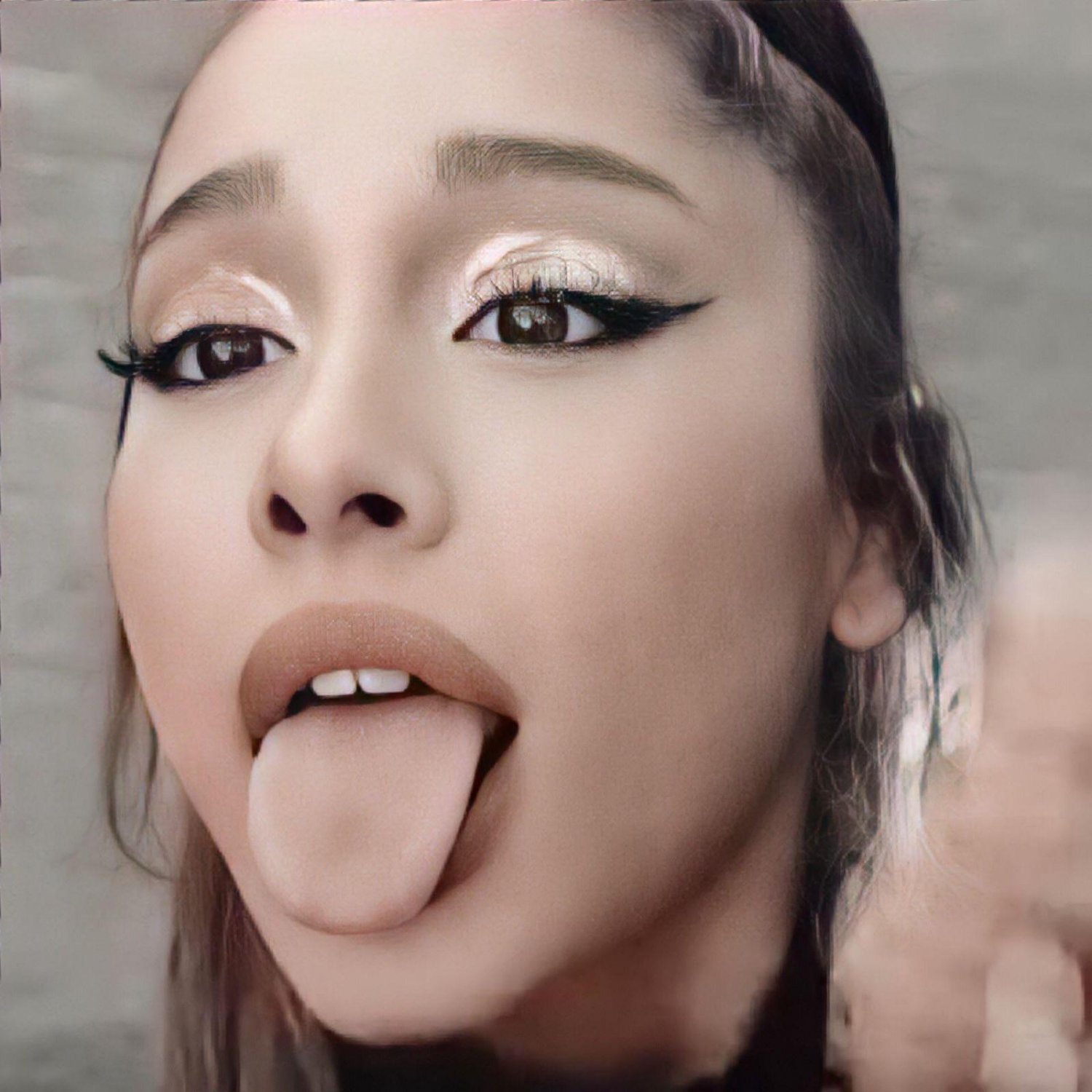 Ariana Grande waiting for your load π₯°π€ #OT73YCeR