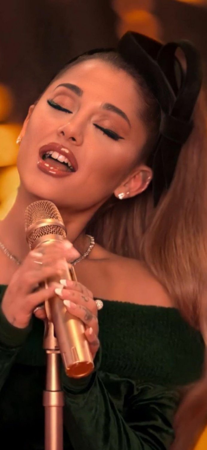 Ariana Grande waiting for your load π₯°π€ #Ra6EZJec