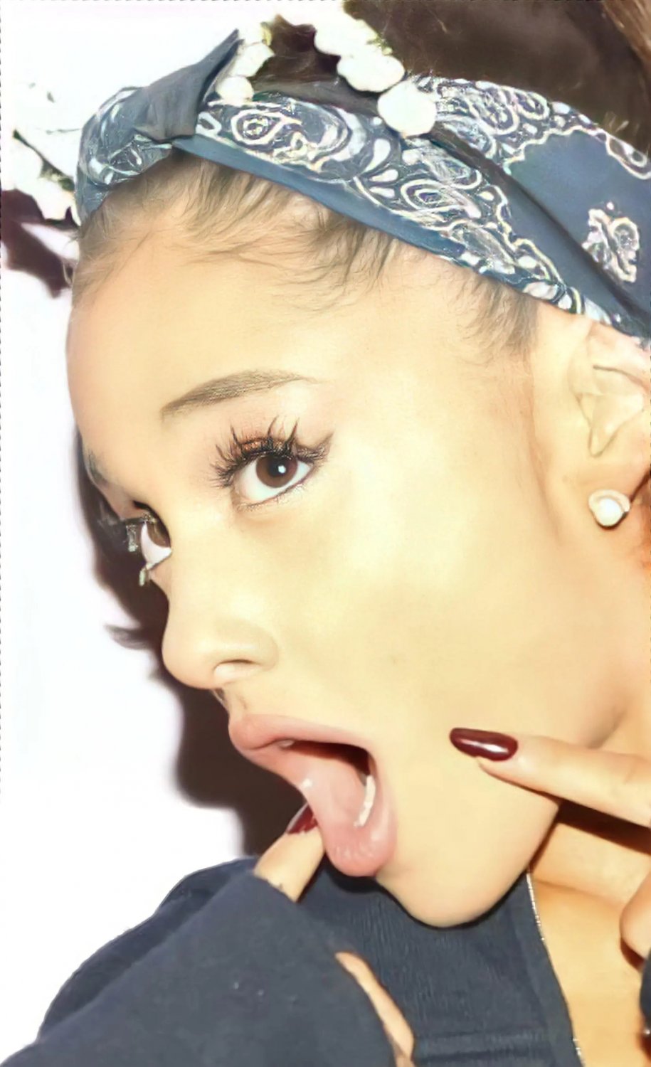 Ariana Grande waiting for your load π₯°π€ #T2L0skl0