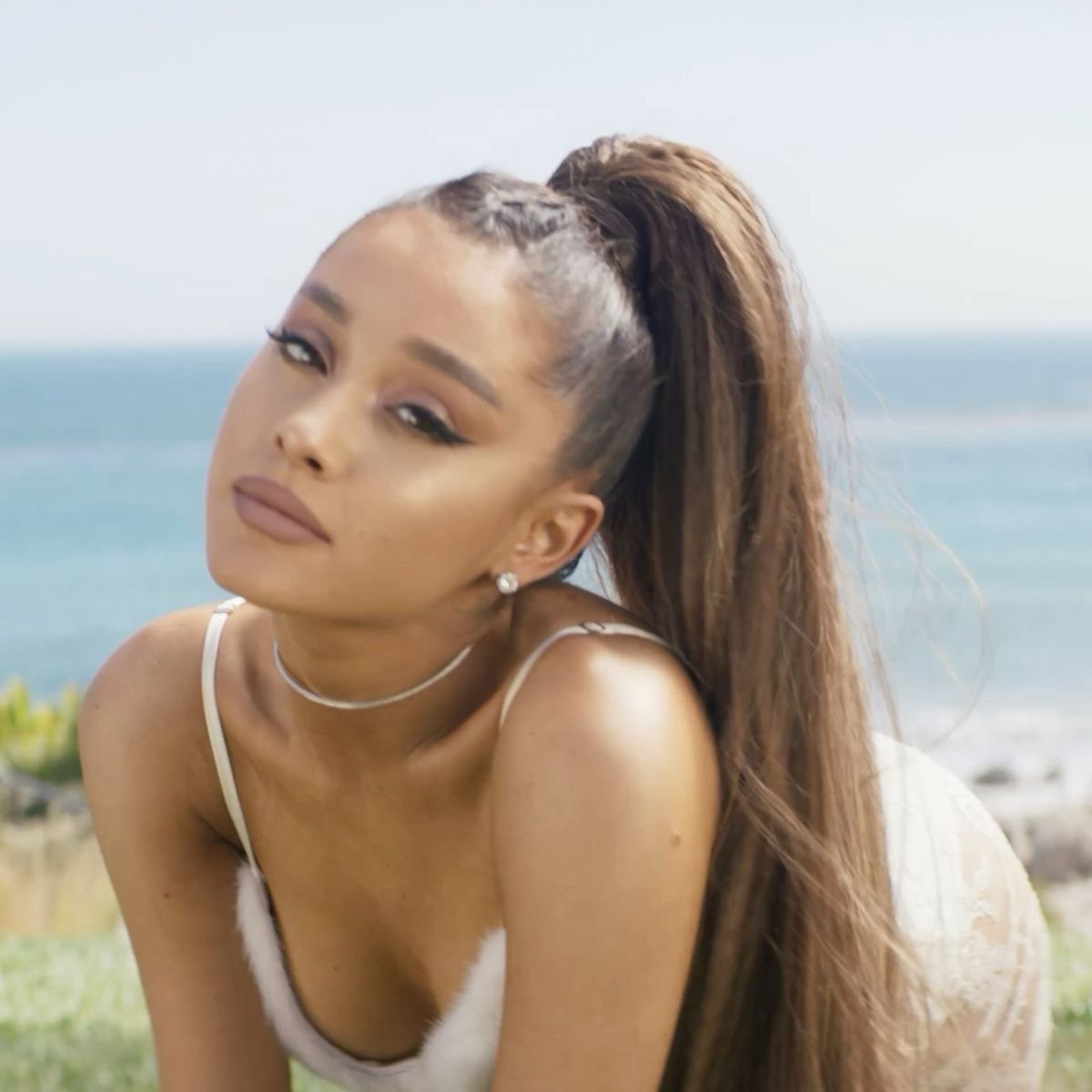 Ariana Grande waiting for your load π₯°π€ #Uxuxafaq