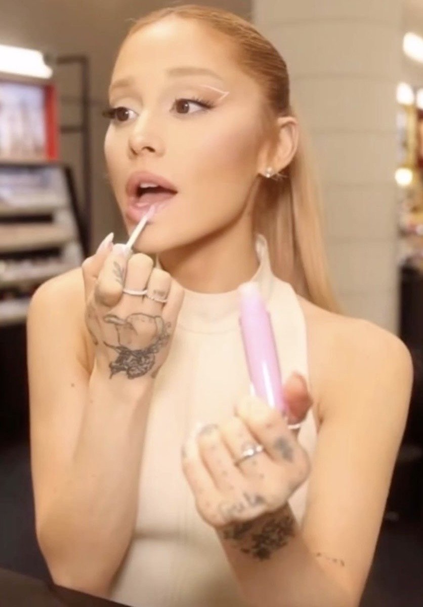 Ariana Grande waiting for your load π₯°π€ #ZiHWtcZS