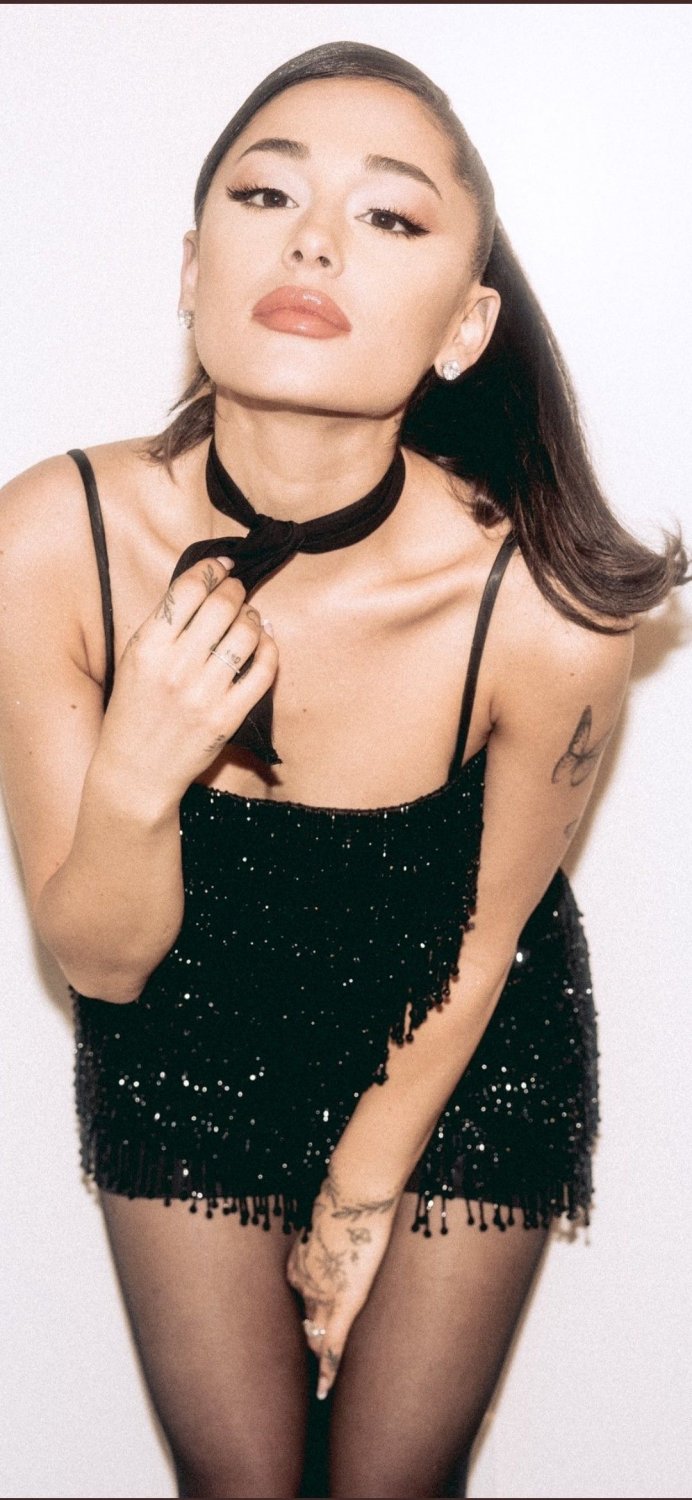 Ariana Grande waiting for your load π₯°π€ #aglnJjkB