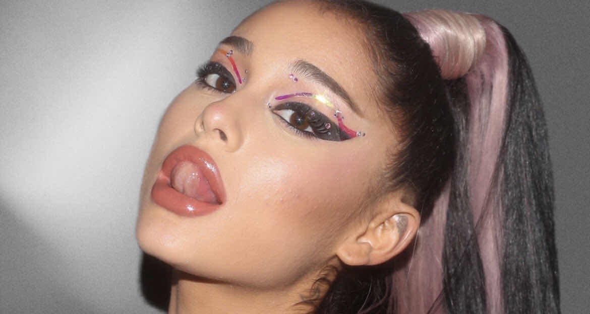 Ariana Grande waiting for your load π₯°π€ #akK3dw0L