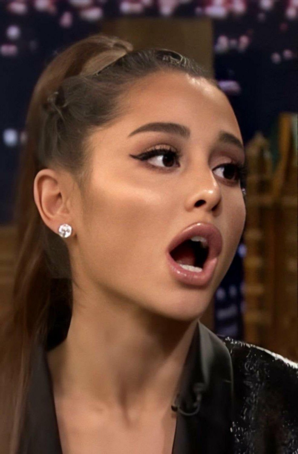 Ariana Grande waiting for your load π₯°π€ #cHKYLSXR