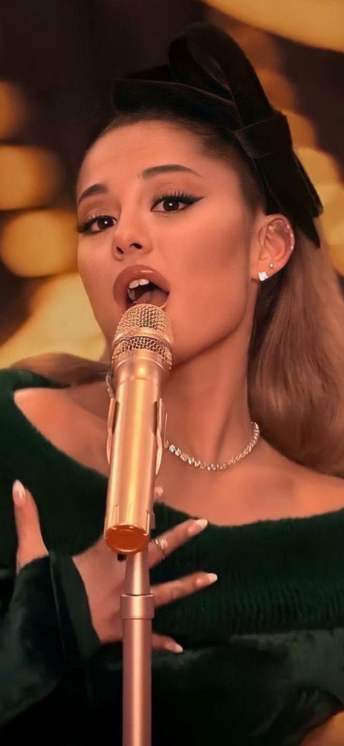 Ariana Grande waiting for your load π₯°π€ #cqoiy2ON