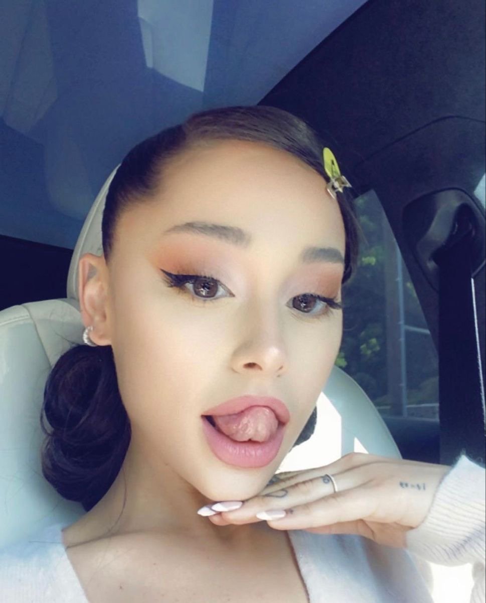Ariana Grande waiting for your load π₯°π€ #dJXKTJAR