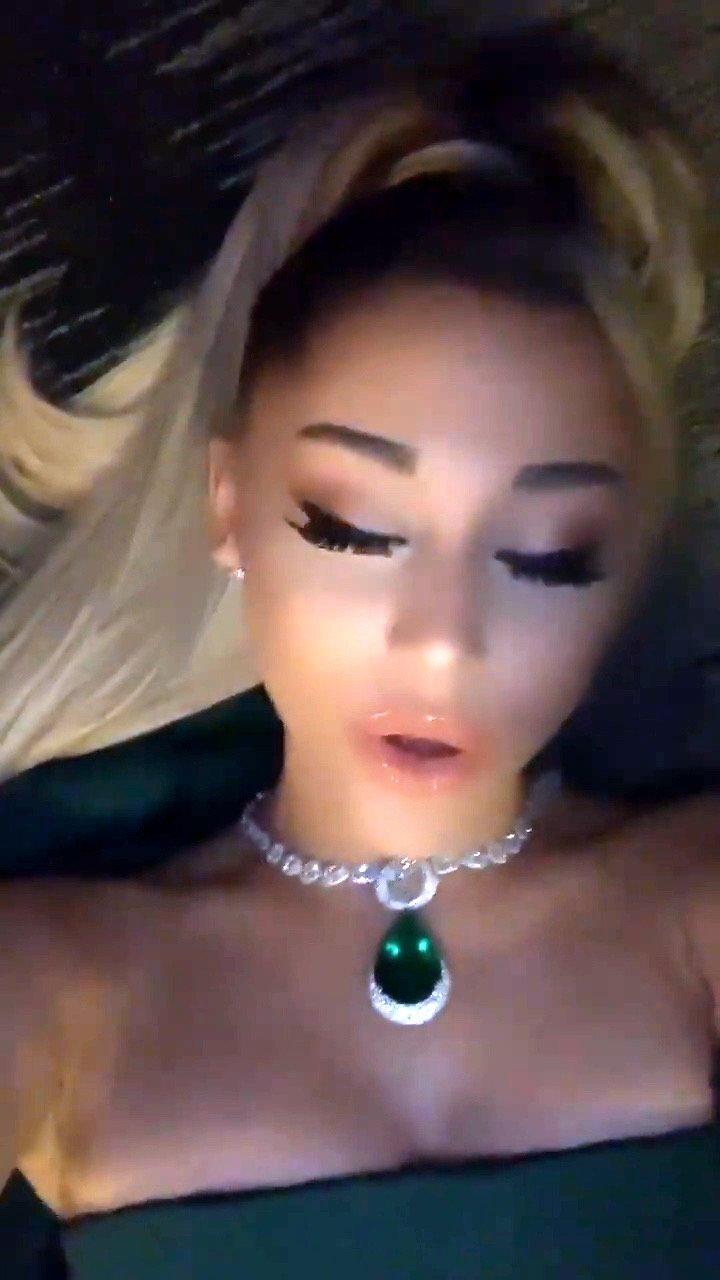 Ariana Grande waiting for your load π₯°π€ #k1Gx1ugs