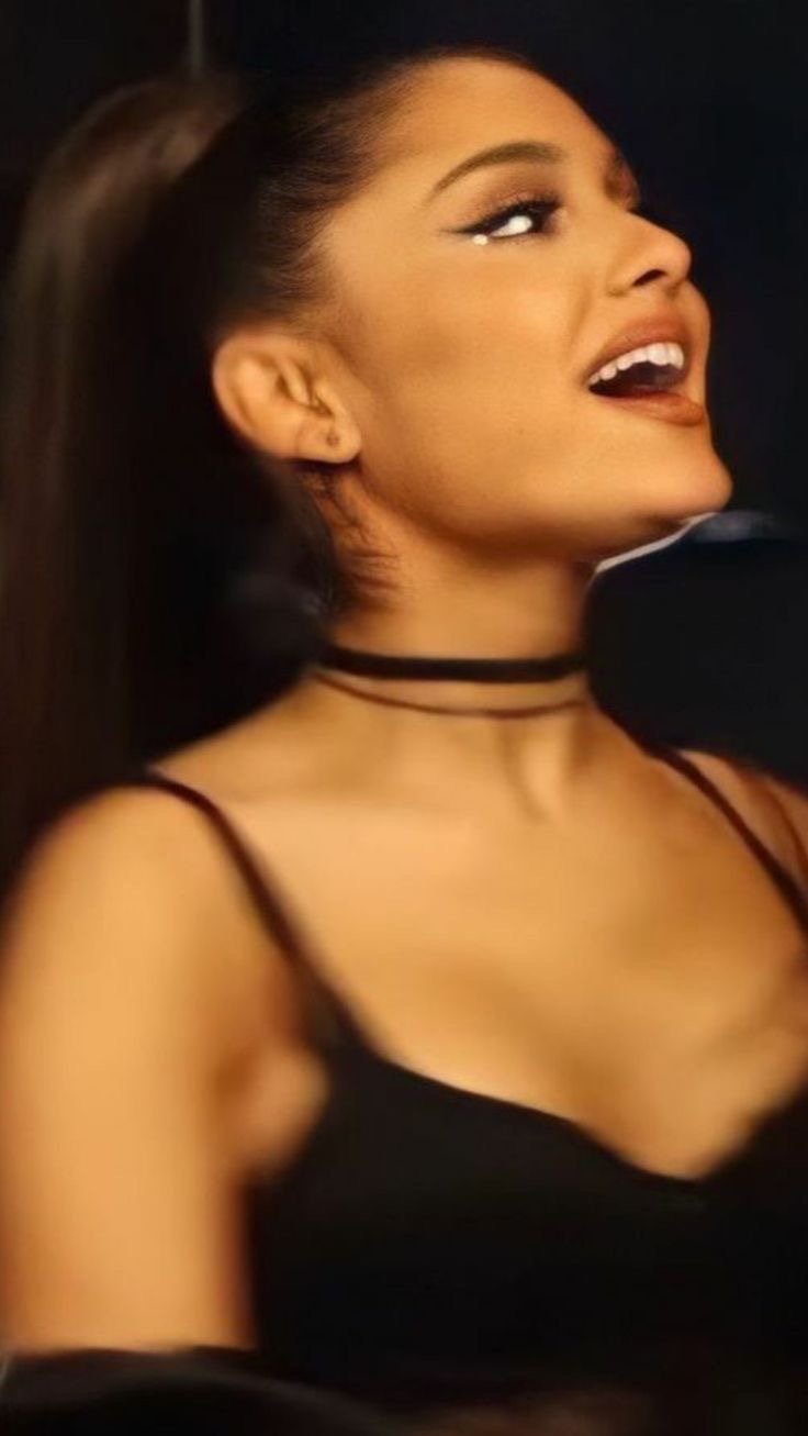 Ariana Grande waiting for your load π₯°π€ #lbHovG6D