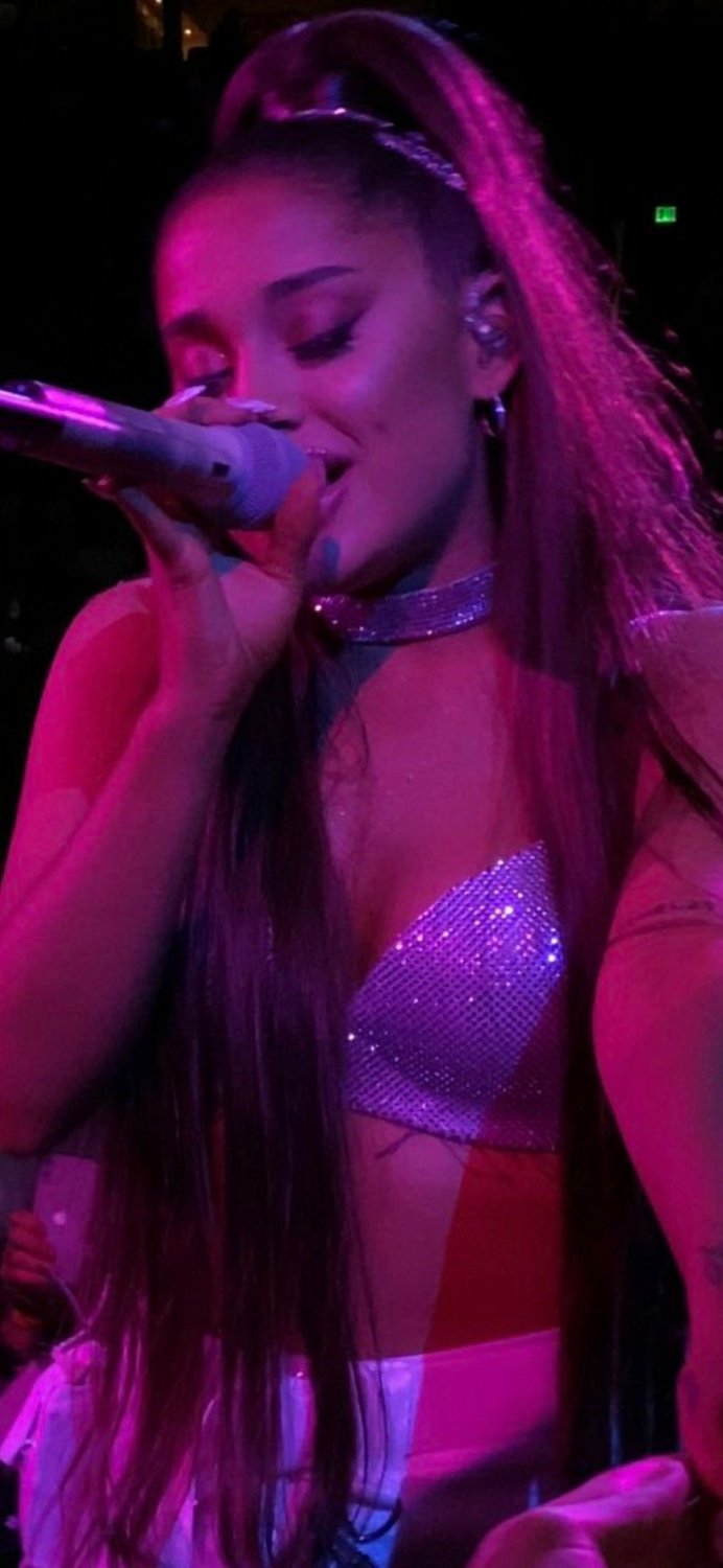 Ariana Grande waiting for your load π₯°π€ #mYHB5iIl