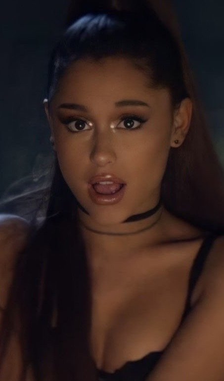 Ariana Grande waiting for your load π₯°π€ #t6gOYFoo