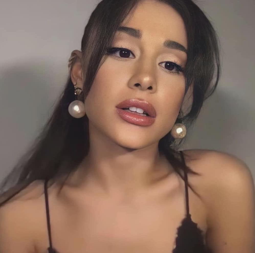 Ariana Grande waiting for your load π₯°π€ #y5ja3WdT