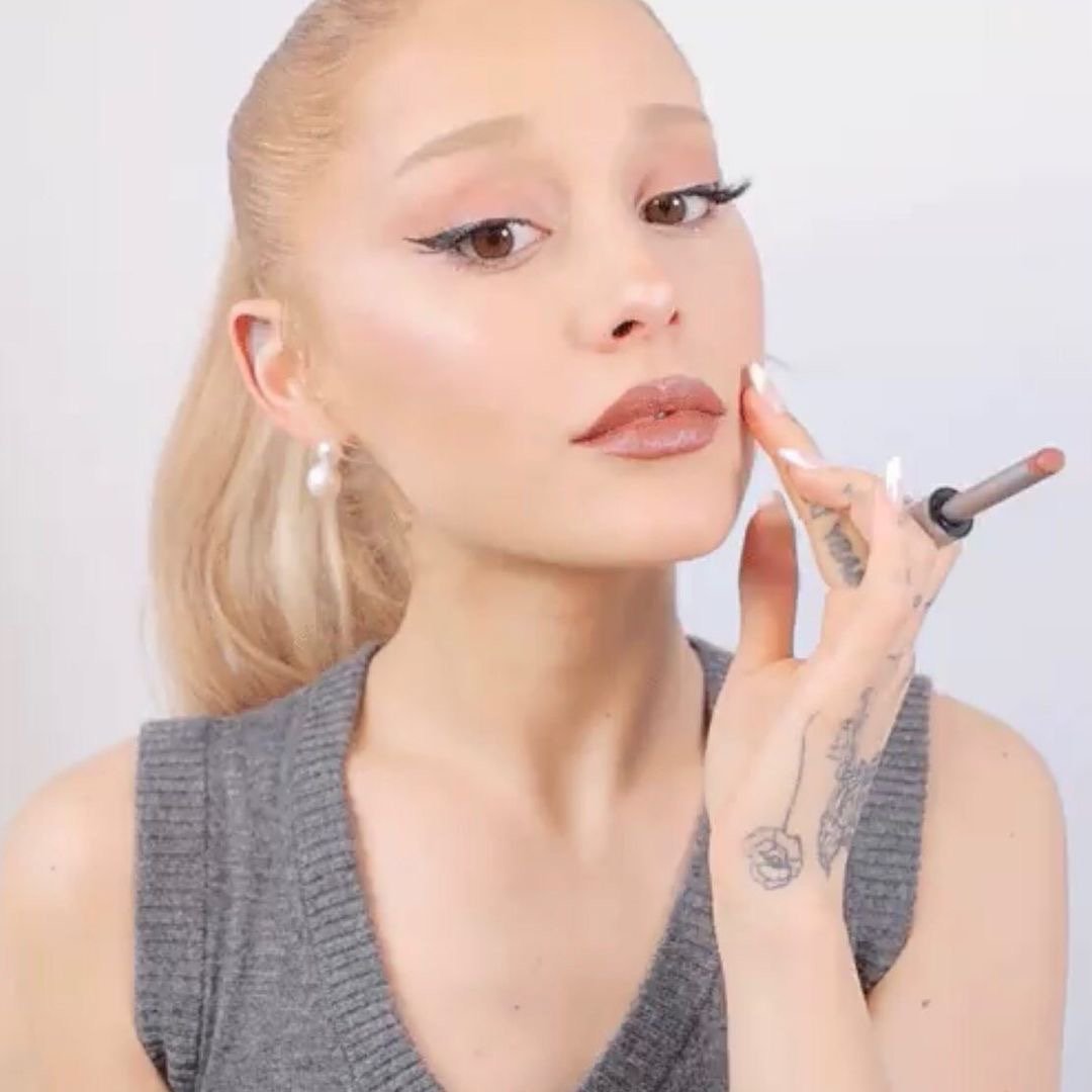 Ariana Grande waiting for your load π₯°π€ #zU6HRc1s