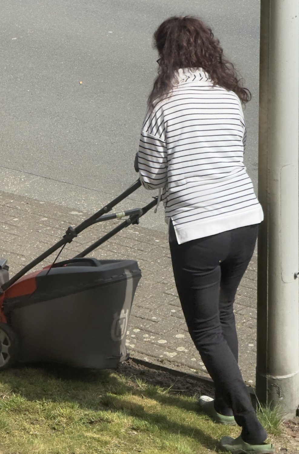 I spied on my hot milf mom while mowing the lawn #4eRcGxOK