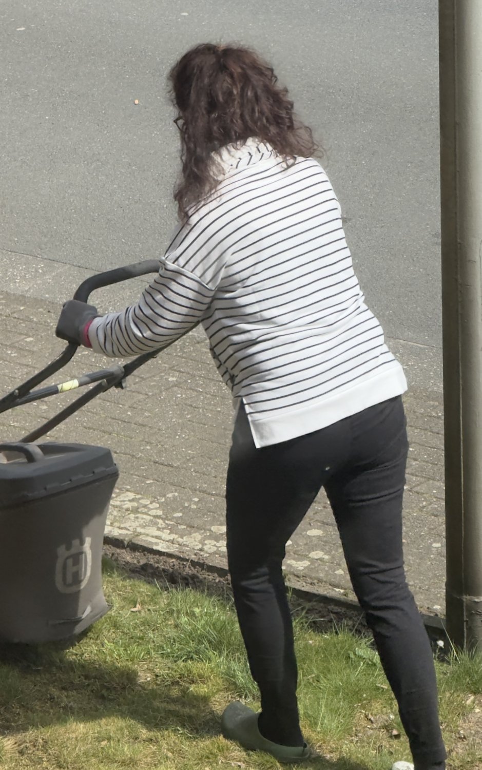 I spied on my hot milf mom while mowing the lawn #58t9N9AC