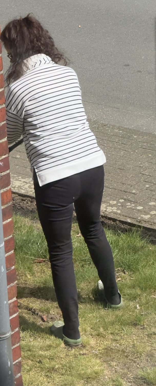 I spied on my hot milf mom while mowing the lawn #5EonTSjx