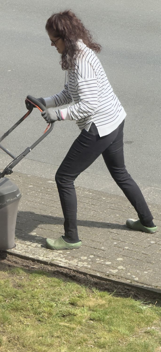I spied on my hot milf mom while mowing the lawn #SPdTtrJ9