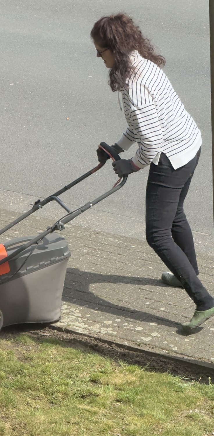 I spied on my hot milf mom while mowing the lawn #W8Z1kyFJ