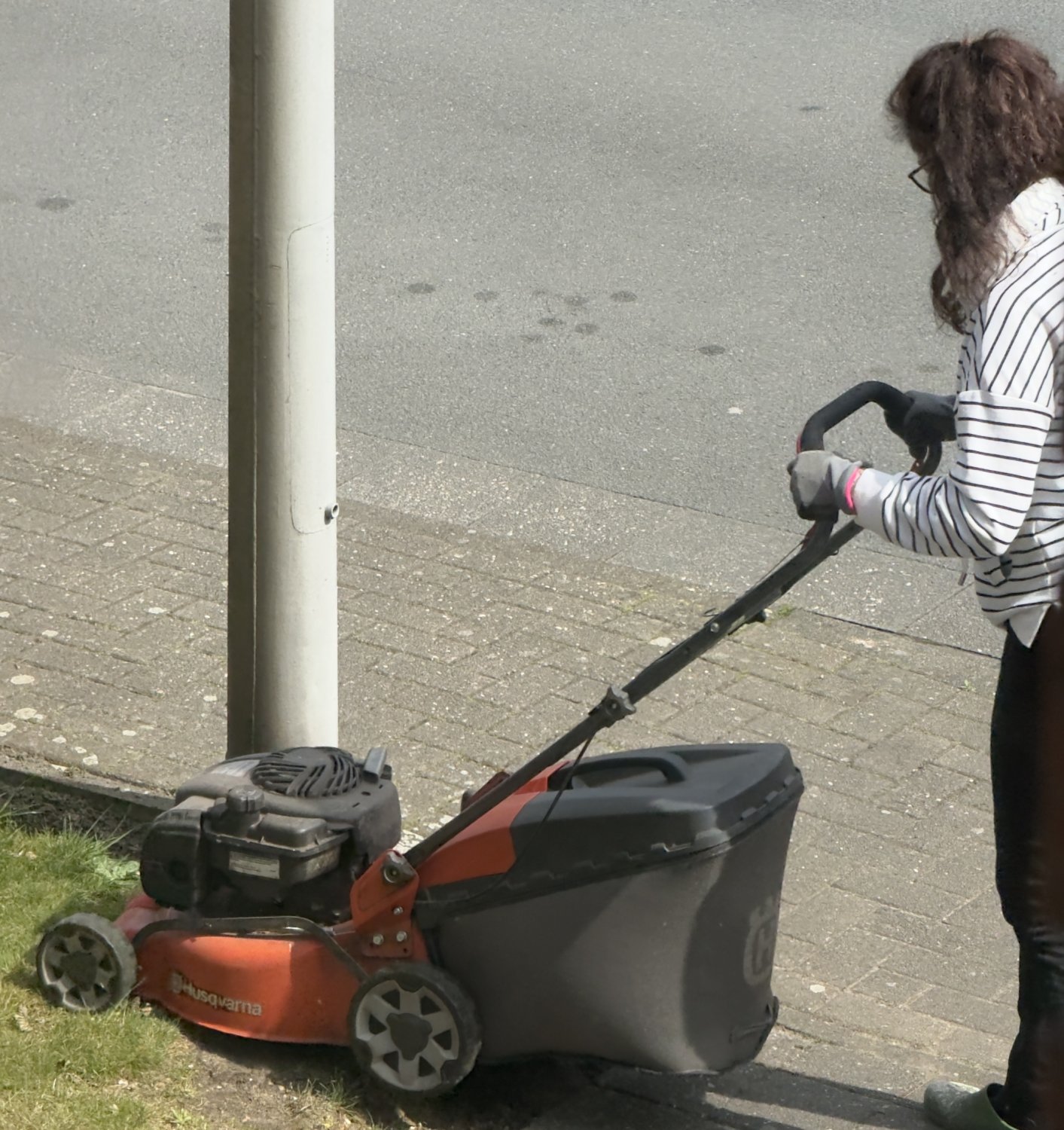 I spied on my hot milf mom while mowing the lawn #doitncBp