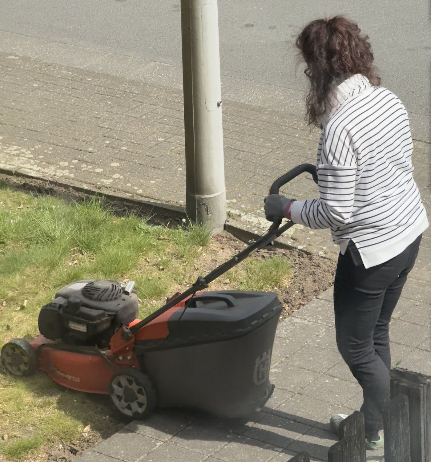 I spied on my hot milf mom while mowing the lawn #hjBUlXDl