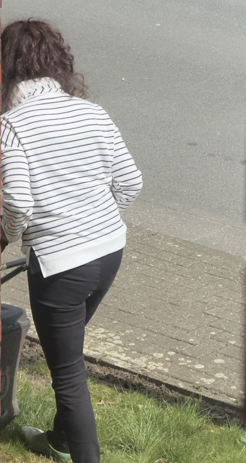 I spied on my hot milf mom while mowing the lawn #hyeX36cx