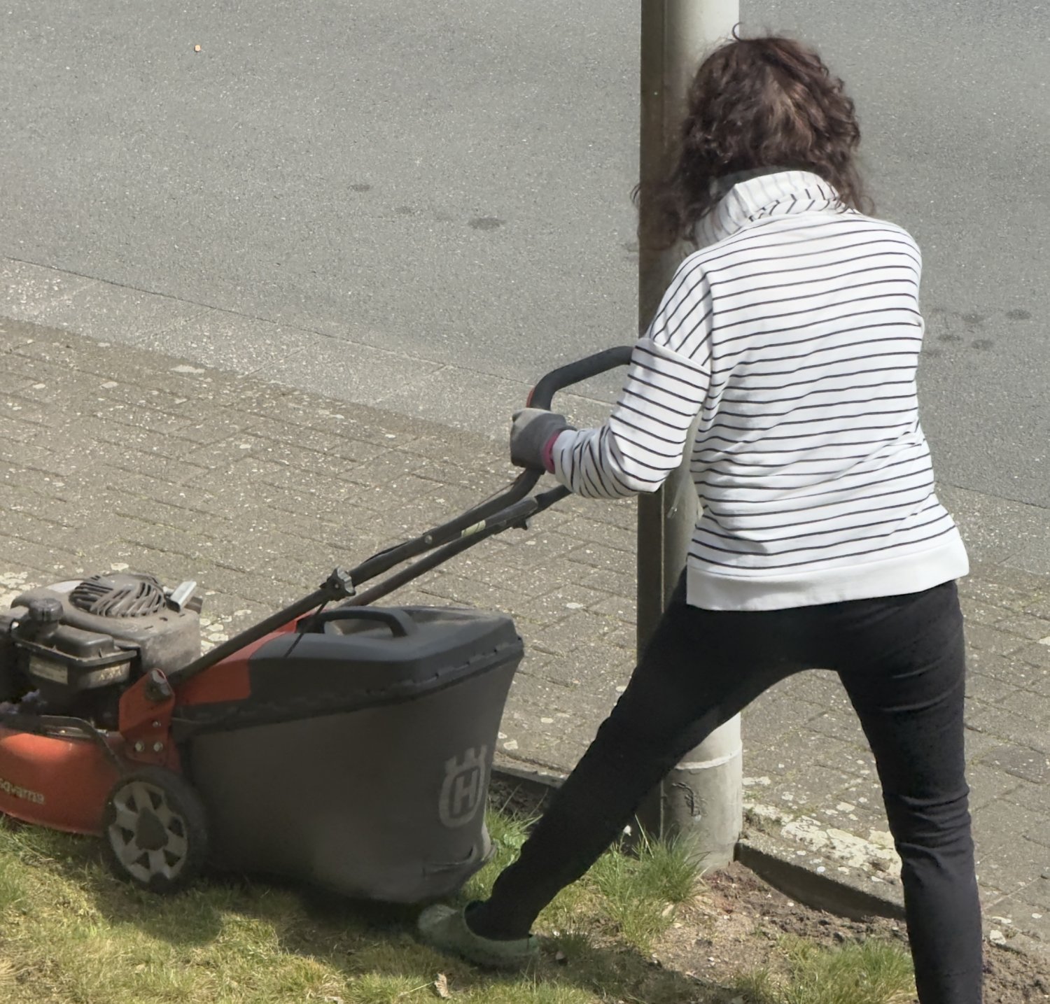 I spied on my hot milf mom while mowing the lawn #owIobSag