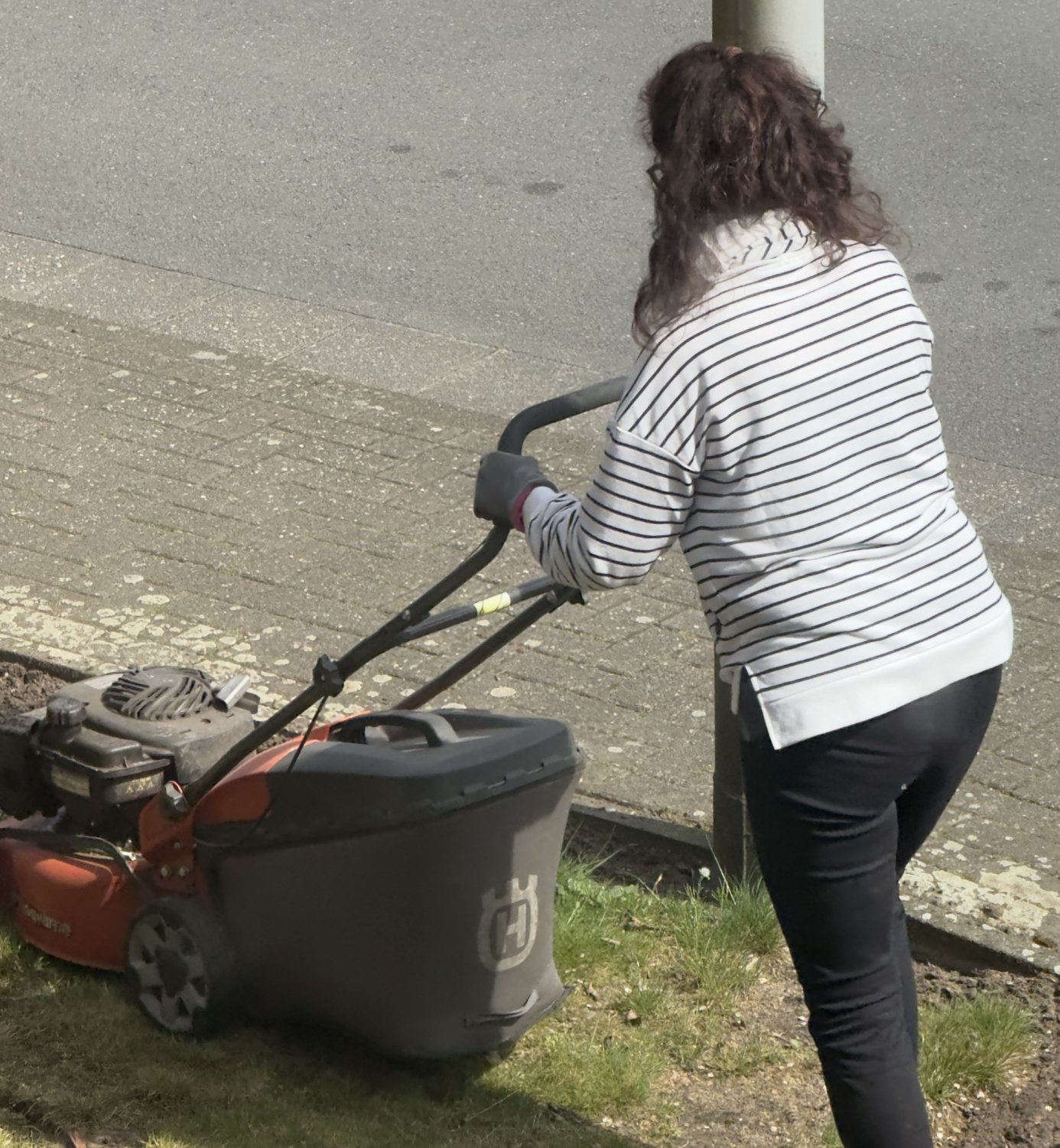 I spied on my hot milf mom while mowing the lawn #wcqrzUIg