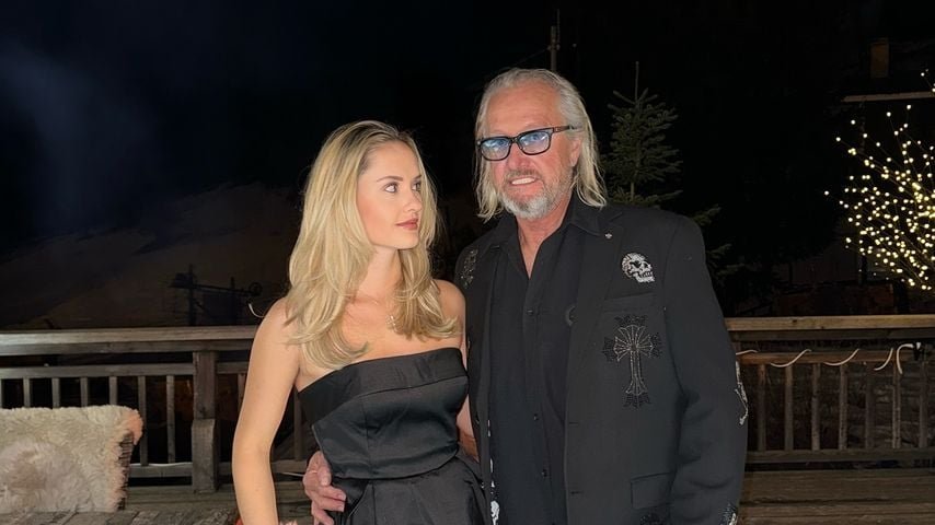 Daddy love Shania and Davina #AJQX68Pm